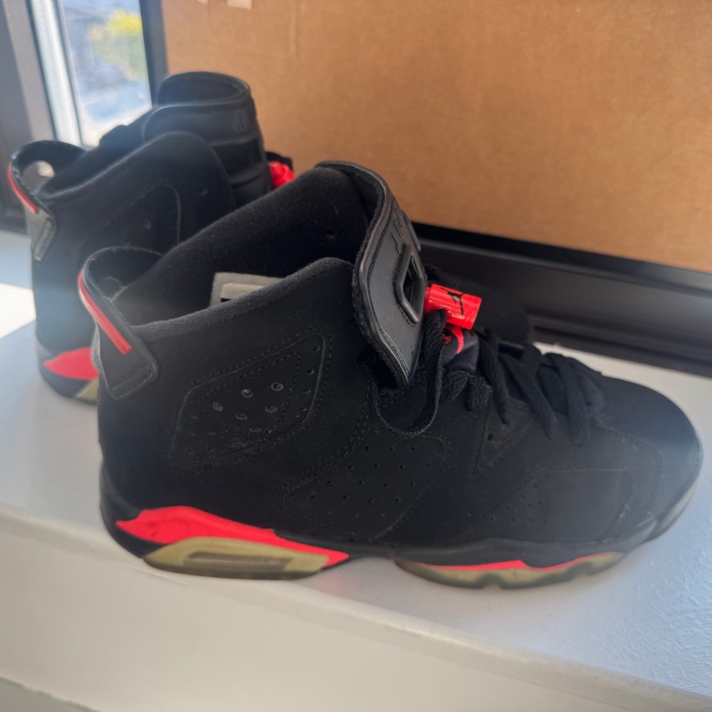 Jordan Kids Black and Red Sneakers